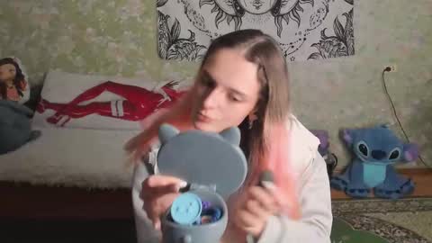 Snapshot of vanilla_arya chatting on November 2025 11:21:02 AM Adelina online show from November 2025 11:21:02 AM