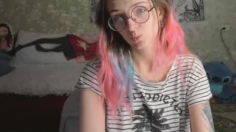 Snapshot of vanilla_arya chatting on November 2025 12:49:02 PM Adelina online show from November 2025 12:49:02 PM