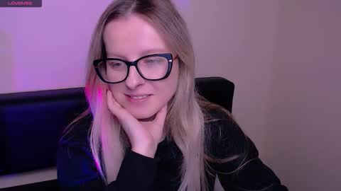 Mia online show from October 2025 06:47:01 AM