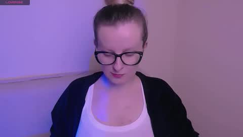 Mia online show from November 2025 08:47:01 AM