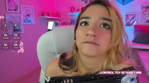 Snapshot of vanillafairy_ chatting on June 2026 08:32:02 PM vanillafairy_ online show from June 2026 08:32:02 PM