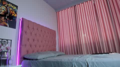 VanillaFlo online show from November 2025 12:04:01 PM