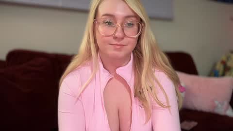 vanillapuddingpie online show from February 2025 03:44:01 AM