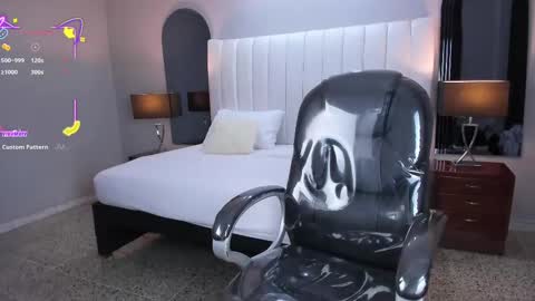 Snapshot of vanitysex chatting on October 2025 11:39:02 AM Karine online show from October 2025 11:39:02 AM