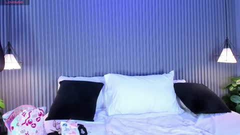 Snapshot of vanitysex chatting on November 2025 11:34:02 AM Karine online show from November 2025 11:34:02 AM