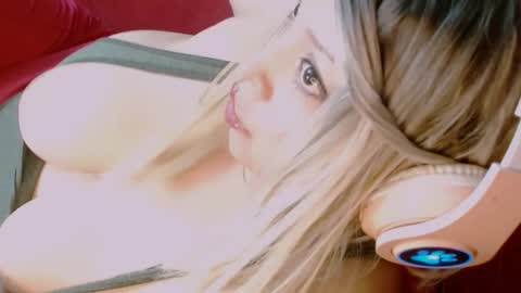 Snapshot of vanne_amet chatting on May 2026 02:42:01 AM free follow me online show from May 2026 02:42:01 AM