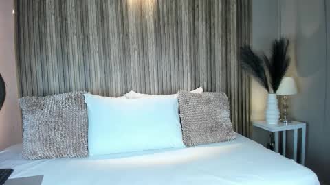 V A N N E S A   online show from October 2025 11:39:02 AM