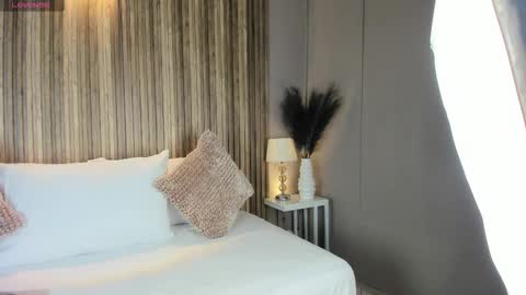 V A N N E S A   online show from November 2025 11:31:01 AM