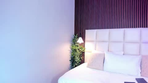 V A N N E S A   online show from November 2025 11:35:01 AM