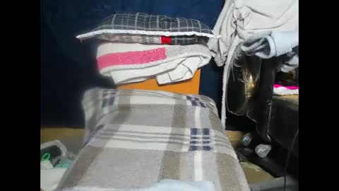 Snapshot of vanneloope chatting on April 2026 12:37:02 AM vanneloope online show from April 2026 12:37:02 AM