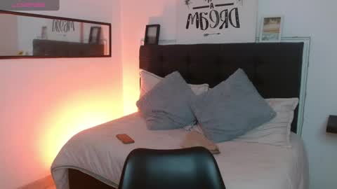 vane online show from October 2025 07:02:01 PM