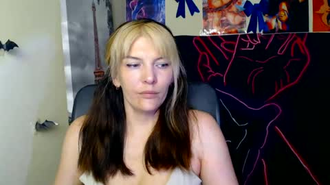Snapshot of vanrey_ chatting on June 2026 06:24:02 AM Vanessa online show from June 2026 06:24:02 AM