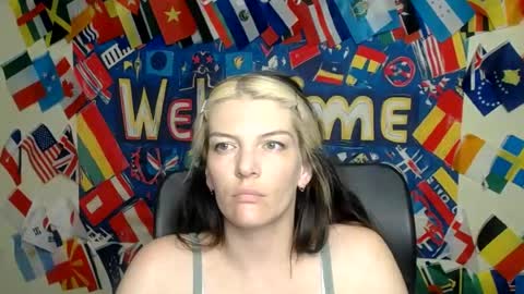 Snapshot of vanrey_ chatting on June 2026 07:38:01 AM Vanessa online show from June 2026 07:38:01 AM