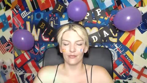 Snapshot of vanrey_ chatting on July 2026 10:43:01 AM Vanessa online show from July 2026 10:43:01 AM