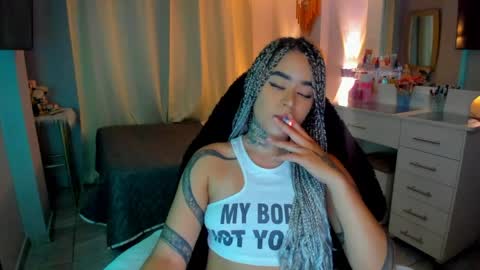 Vayolett Bass online show from April 2026 08:23:01 AM