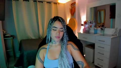 Snapshot of vayolett_bass chatting on April 2026 05:34:01 AM Vayolett Bass online show from April 2026 05:34:01 AM