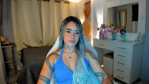 Snapshot of vayolett_bass chatting on May 2026 06:40:01 AM Vayolett Bass online show from May 2026 06:40:01 AM