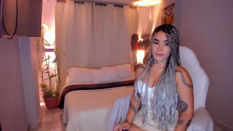 Snapshot of vayolett_bass chatting on May 2026 05:57:02 AM Vayolett Bass online show from May 2026 05:57:02 AM