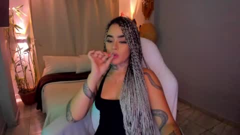 Snapshot of vayolett_bass chatting on June 2026 08:40:02 AM Vayolett Bass online show from June 2026 08:40:02 AM