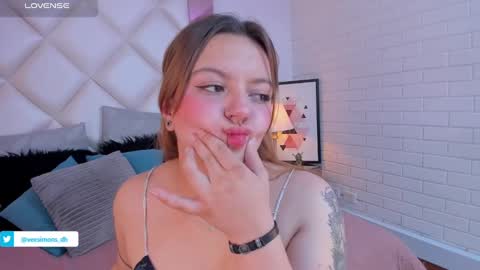 Vee Simons online show from January 2025 02:01:01 AM