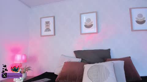 Vee Simons online show from September 2025 07:46:02 PM