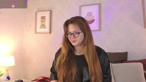 Vee Simons online show from November 2025 08:18:01 PM