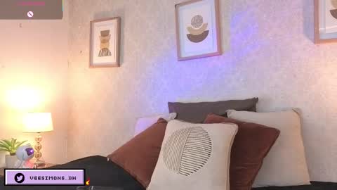 Vee Simons online show from January 2026 08:25:02 PM