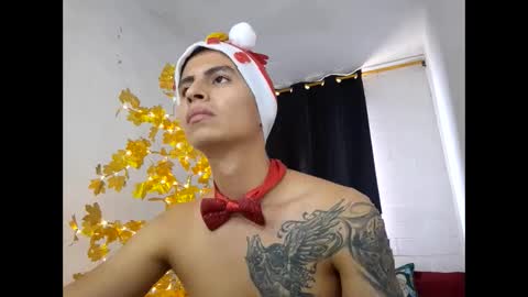 velk_hot1 online show from December 2024 04:57:01 PM