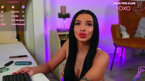 Velma online show from October 2025 05:42:01 PM