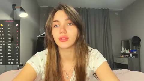 Snapshot of veluxe chatting on July 2026 05:27:01 PM Nia online show from July 2026 05:27:01 PM