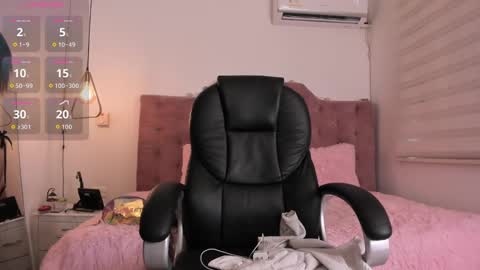 velveet_ online show from September 2025 12:16:02 PM