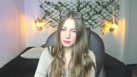 Snapshot of velvet__moon chatting on March 2026 12:15:01 AM Sophi online show from March 2026 12:15:01 AM