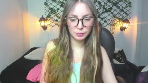 Snapshot of velvet__moon chatting on March 2026 12:38:01 AM Sophi online show from March 2026 12:38:01 AM