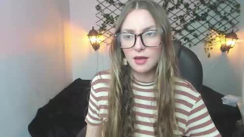 Snapshot of velvet__moon chatting on March 2026 12:17:02 AM Sophi online show from March 2026 12:17:02 AM