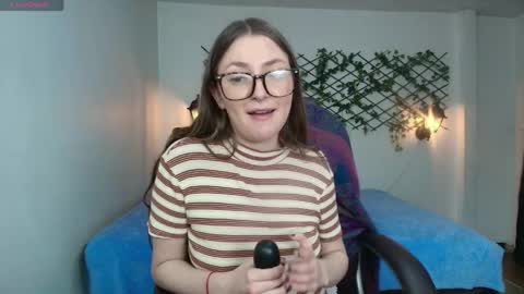Snapshot of velvet__moon chatting on April 2026 04:46:01 AM Sophi online show from April 2026 04:46:01 AM
