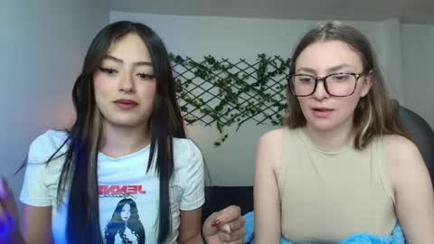 Snapshot of velvet__moon chatting on April 2026 12:05:01 AM Sophi online show from April 2026 12:05:01 AM