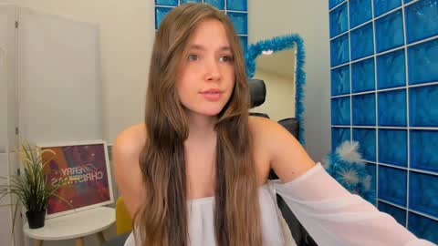 velvet_cherry online show from December 2024 04:39:01 PM