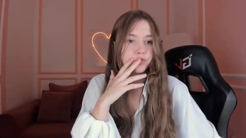 velvet_cherry online show from September 2025 04:32:01 PM