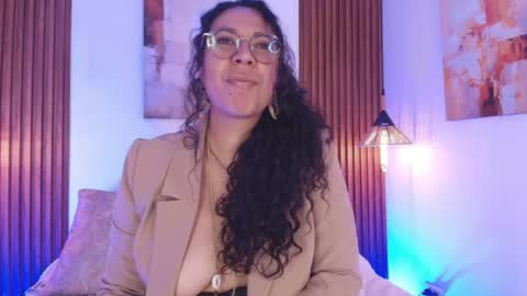Snapshot of velvet_curly chatting on May 2026 02:45:01 PM Emma Curly online show from May 2026 02:45:01 PM