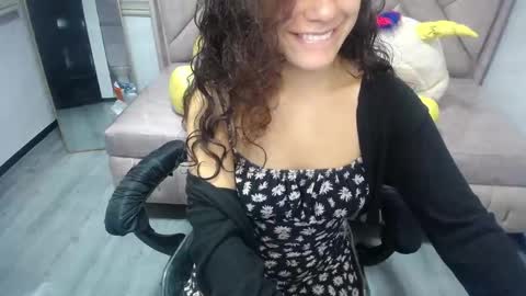 velvet_moon_v online show from September 2025 01:15:02 PM