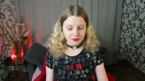 velvet_peach_ online show from November 2025 10:28:02 AM