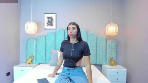 velvet_scarlet online show from April 2026 02:33:02 AM