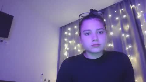 velveted_ivy online show from October 2025 04:42:02 PM