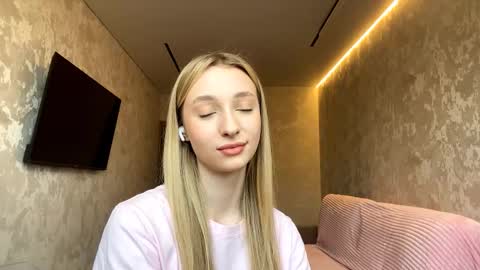 Nika online show from November 2025 07:14:01 AM