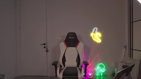 VelvetTGirl online show from April 2026 08:29:02 AM