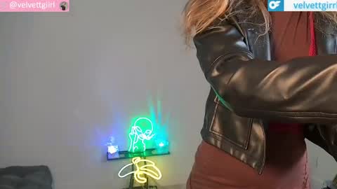 Snapshot of velvettgirl chatting on May 2026 05:38:02 AM VelvetTGirl online show from May 2026 05:38:02 AM