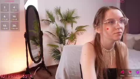 CLEOshort hair  TIna long hair  online show from February 2025 07:49:02 PM