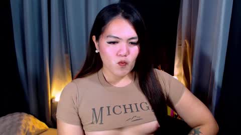 Snapshot of venus_colly chatting on April 2026 01:42:02 AM I am Colly Your mystery girl online show from April 2026 01:42:02 AM