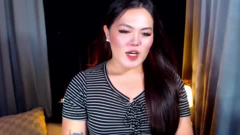 Snapshot of venus_colly chatting on May 2026 01:58:01 AM I am Colly Your mystery girl online show from May 2026 01:58:01 AM