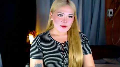 Snapshot of venus_colly chatting on June 2026 01:28:02 AM I am Colly Your mystery girl online show from June 2026 01:28:02 AM